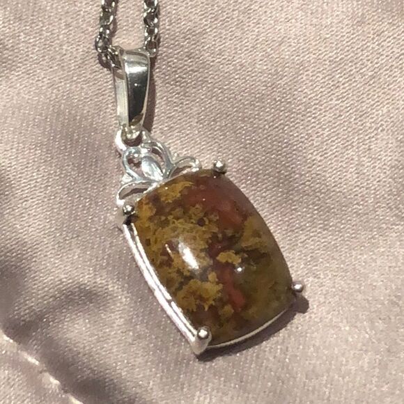 Dainty Red Seam African Agate Set in a Sterling Silver Pendant Necklace NWOTS - Picture 4 of 10